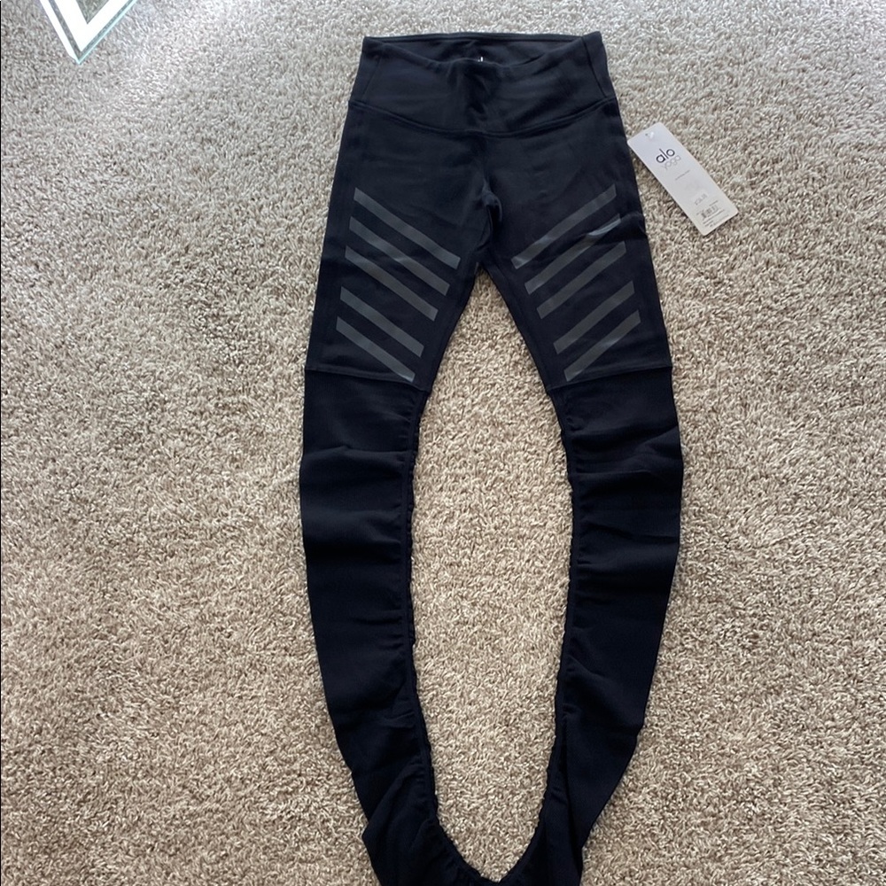 ALO Yoga Goddess Ribbed Leggings. Black with black lines. Size XXS